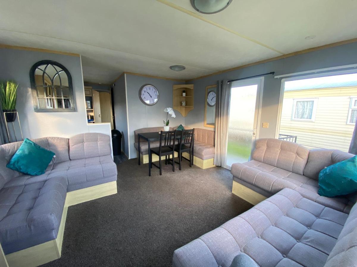 Apartment Seaview 190 - - Pet Friendly, Wifi, Bed Linen - Close To And Fantasy Island - Meadow Lakes Caravan & Hire Ingoldmells